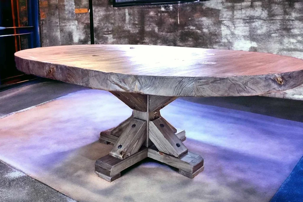 Handgjort runt matbord med iläggsskiva i massivt trä från Nordanlids Rustik. Ett matbord med attityd i lantlig och tidlös design. Svarta metallbeslag och en robust konstruktion som är tillverkat för att hålla i många generationer.