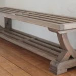 En rustik skohylla i massivt trä från Nordanlids Rustik som matchar vår hatthylla väldigt bra.